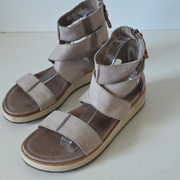 MERRELL | Women's Roam Mid Cross Sandals Gray Sz 10 - Picture 2 of 7